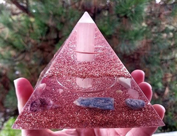 Selenite orgone pyramid with blue kyanite, quartz and amethyst crystals.