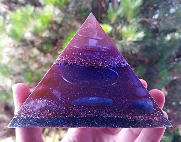 Tasmanian Energy Vortex Orgone Pyramid with blue kyanite and amethyst crystals.